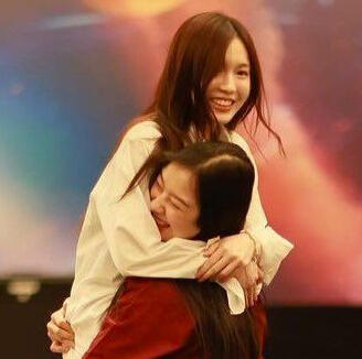 Foto da Milk carregando a Love